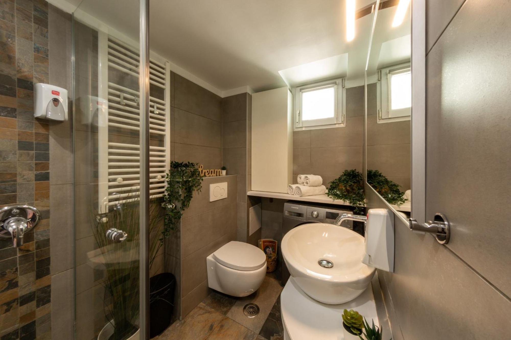 Modern 1Br Apt In The Old Town: The Perfect Choice Бухарест Экстерьер фото