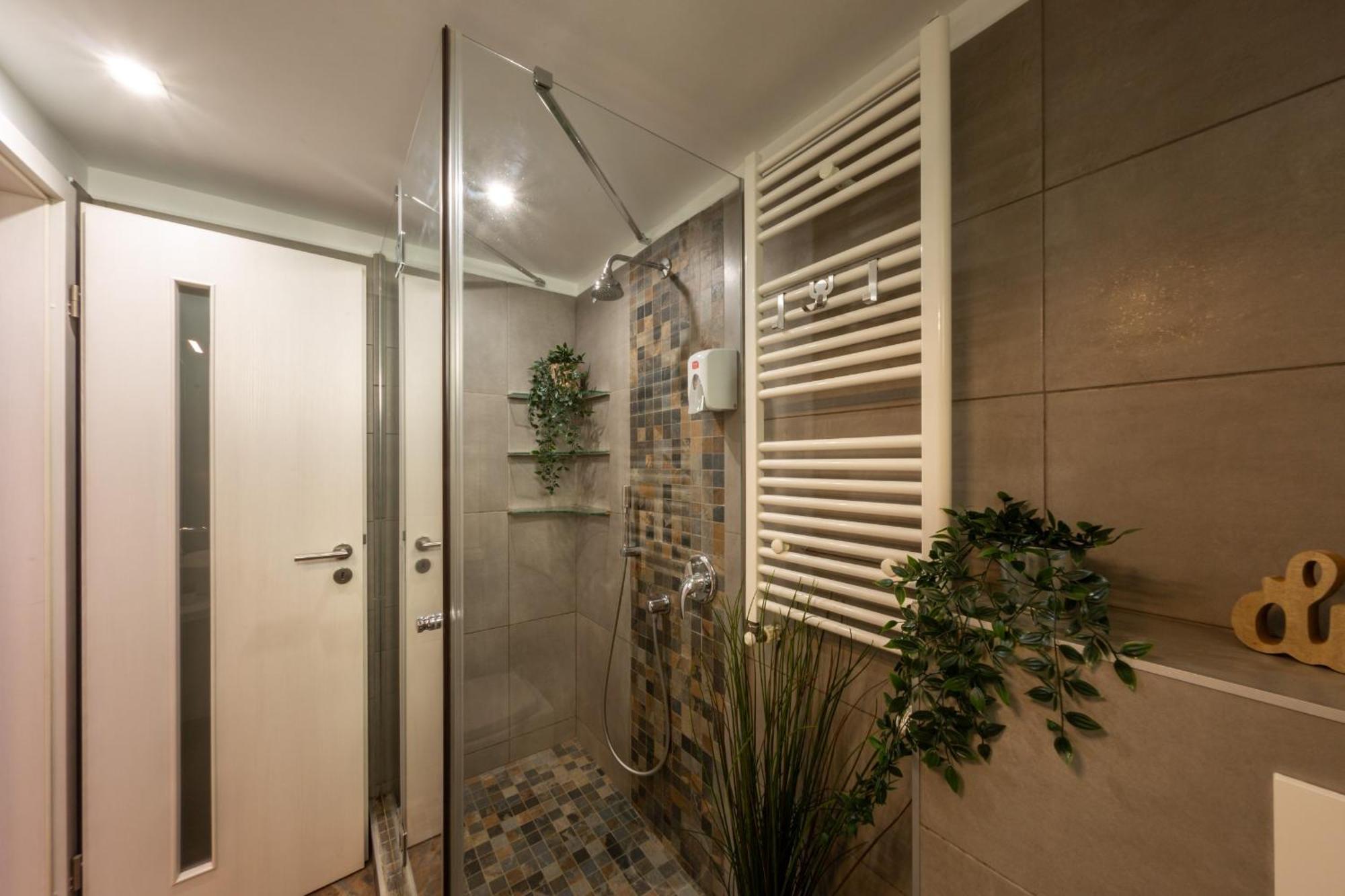 Modern 1Br Apt In The Old Town: The Perfect Choice Бухарест Экстерьер фото